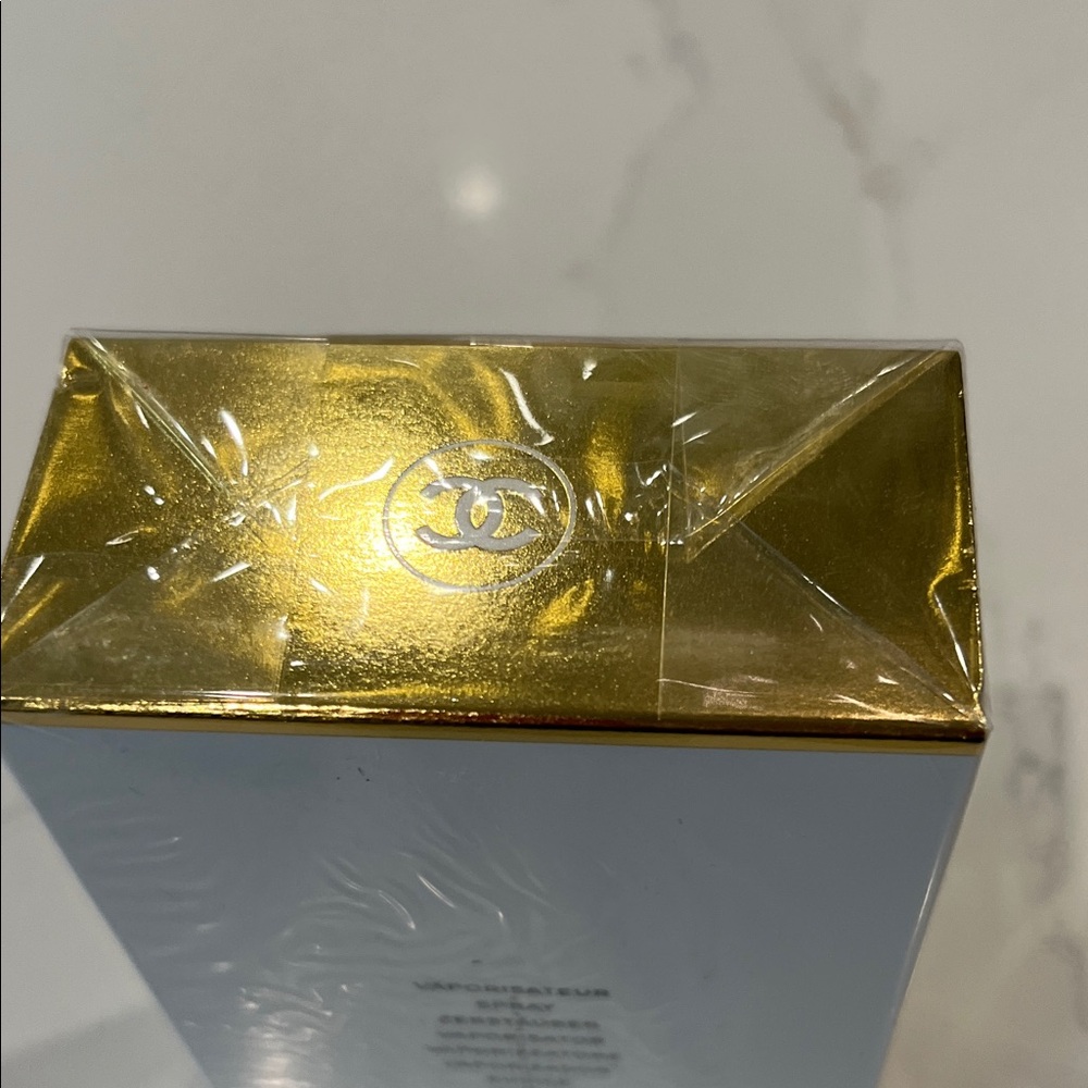 CHANEL Coco Mademoiselle Eau de Parfum - White and Gold - Picture 3 of 4